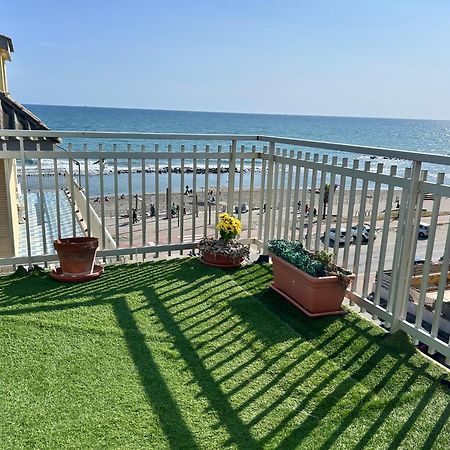 Ferienwohnung Front Sea Luxury Lido di Ostia Exterior foto