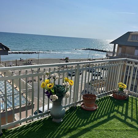 Ferienwohnung Front Sea Luxury Lido di Ostia Exterior foto