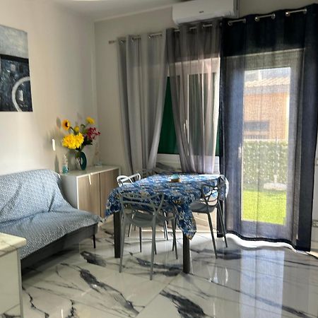 Ferienwohnung Front Sea Luxury Lido di Ostia Exterior foto