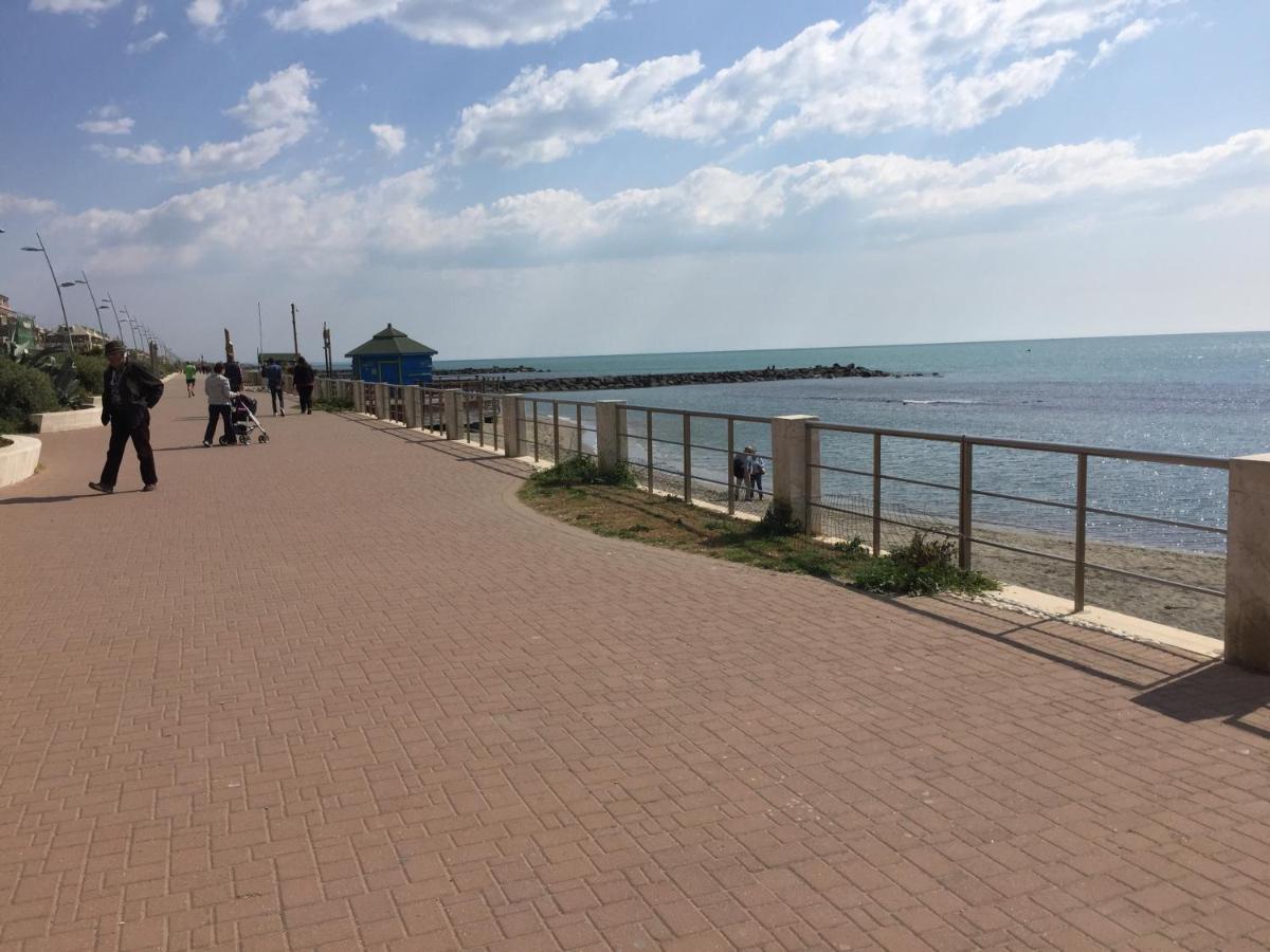 Ferienwohnung Front Sea Luxury Lido di Ostia Exterior foto