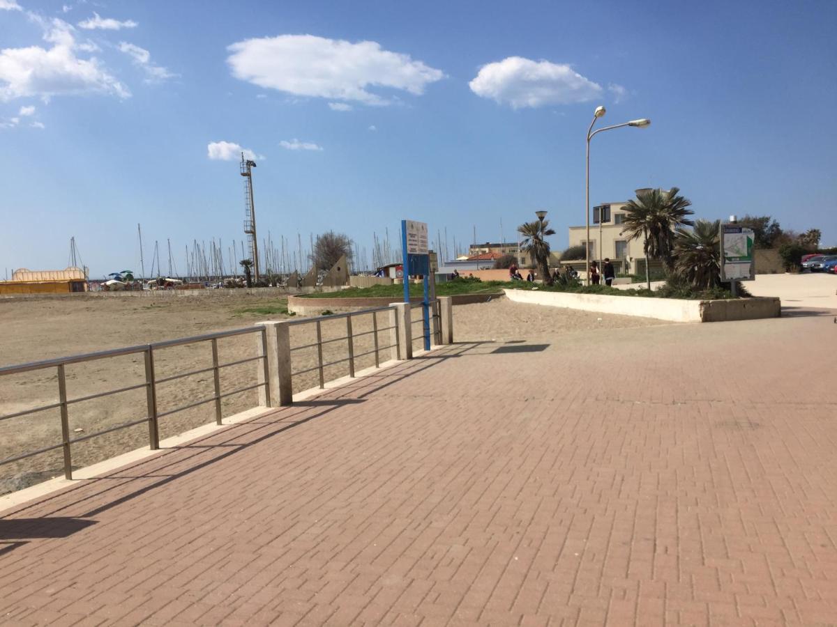 Ferienwohnung Front Sea Luxury Lido di Ostia Exterior foto