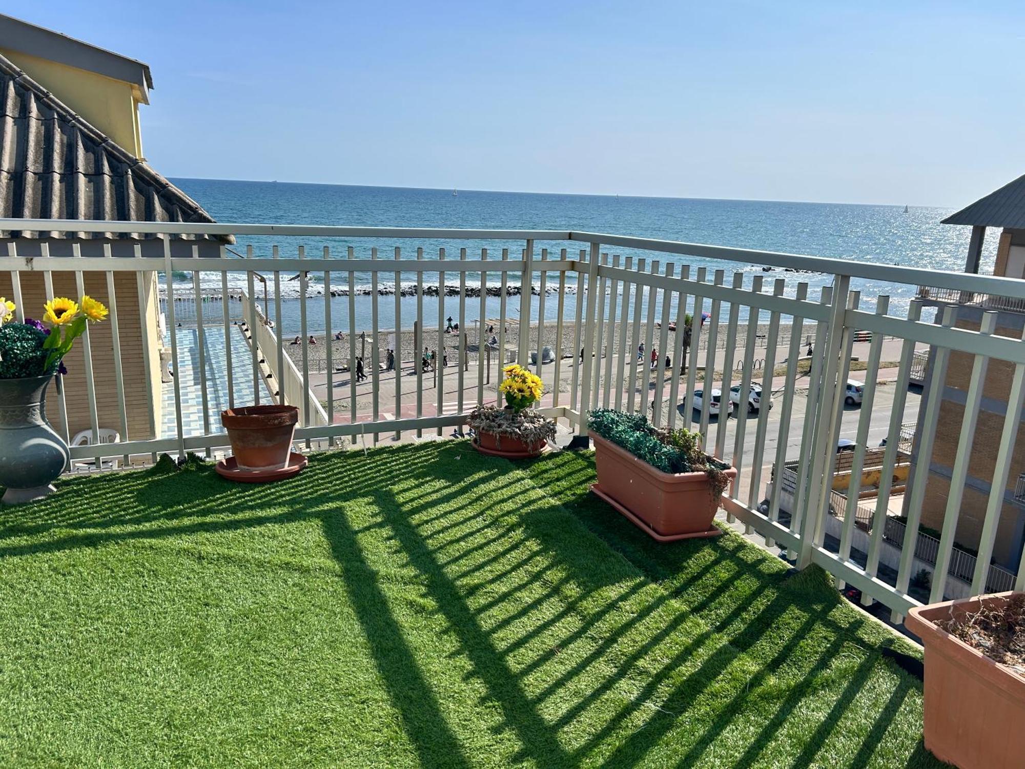 Ferienwohnung Front Sea Luxury Lido di Ostia Exterior foto