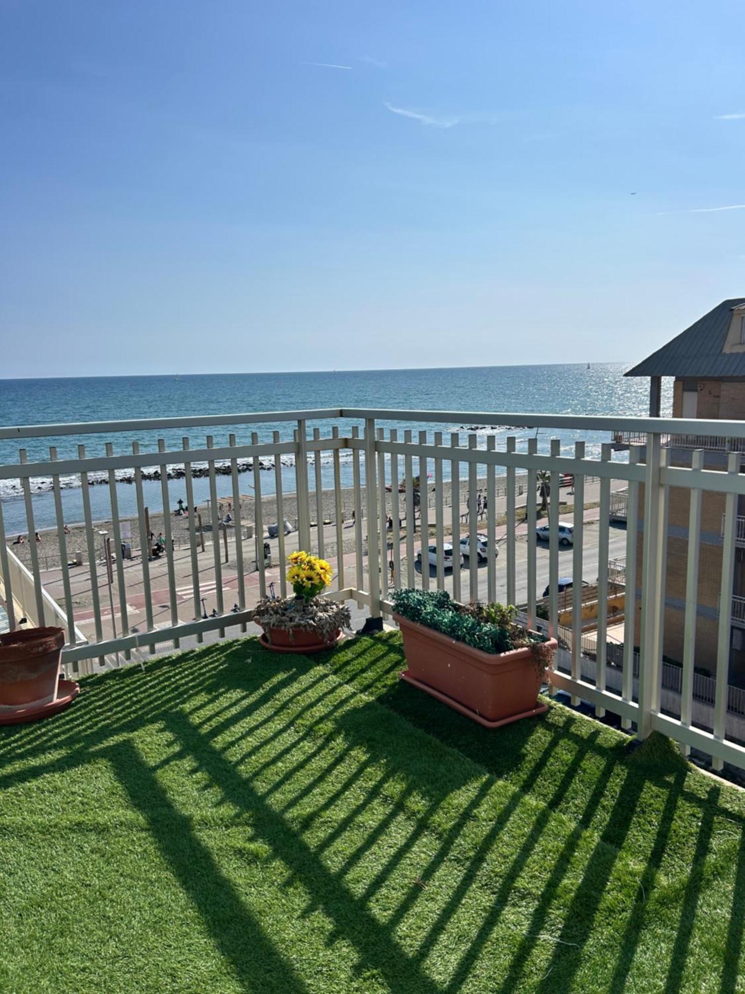 Ferienwohnung Front Sea Luxury Lido di Ostia Exterior foto