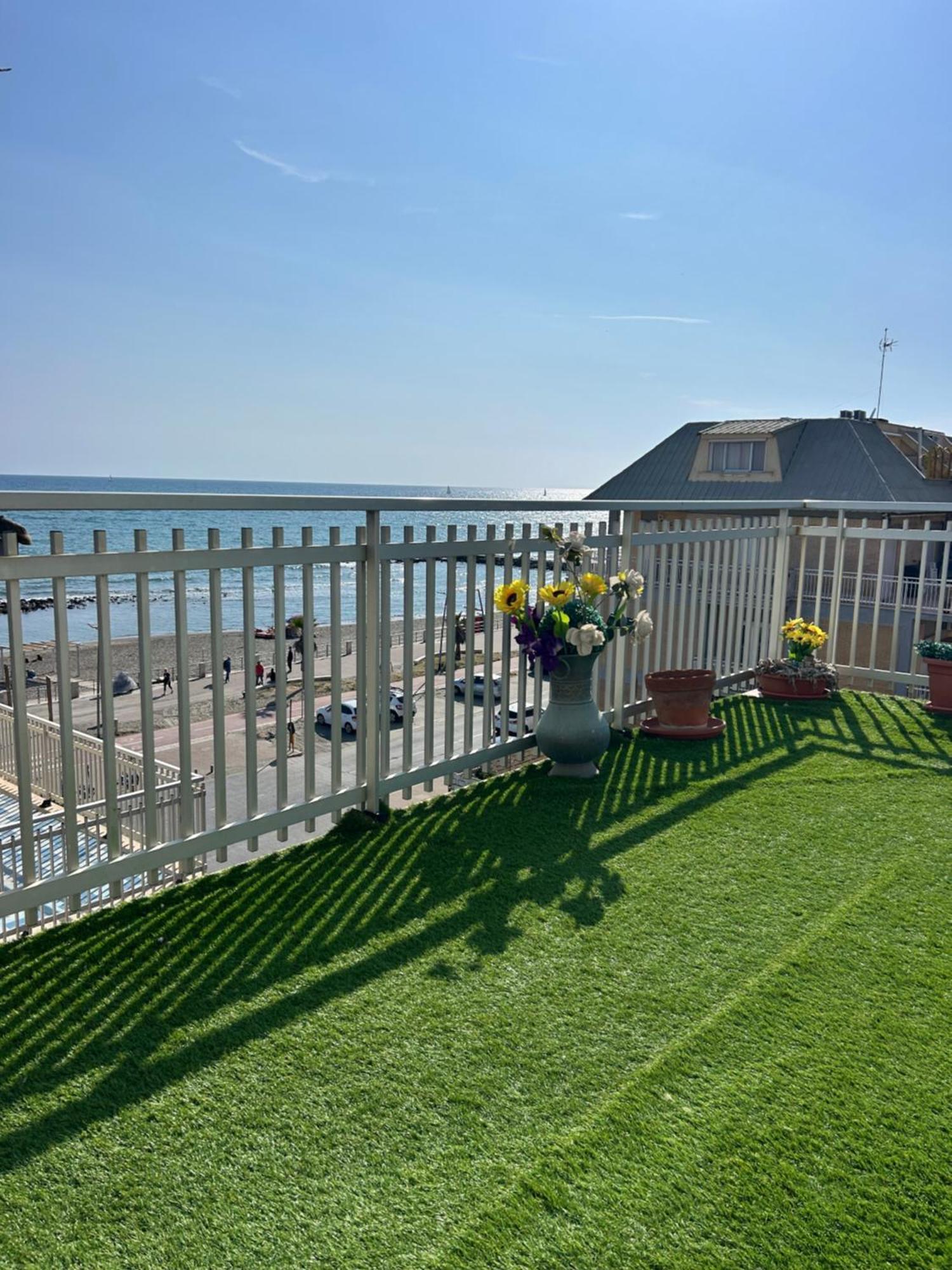 Ferienwohnung Front Sea Luxury Lido di Ostia Exterior foto